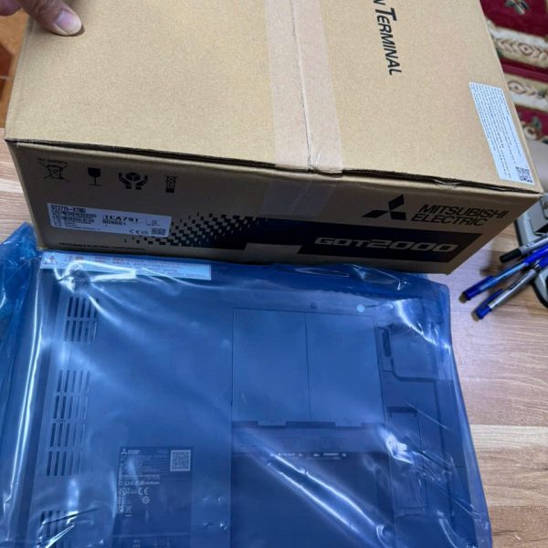 MÀN HÌNH HMI MITSUBISHI GT2715-XTBD